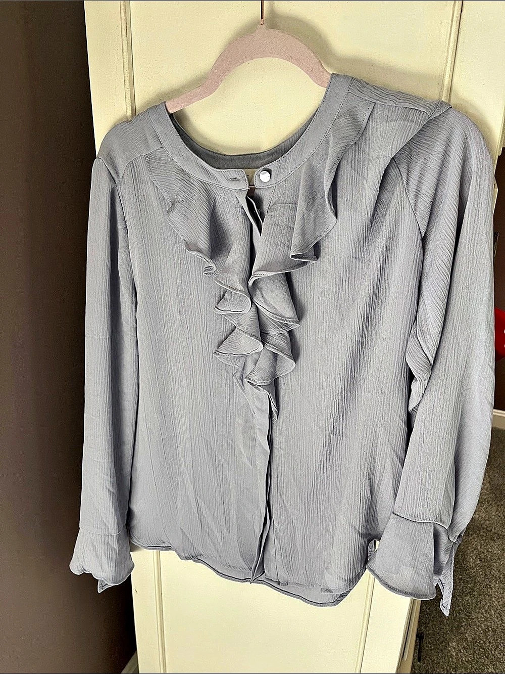 LOFT Ruffle Front Blouse in Gray Lilac Size Medium Like New